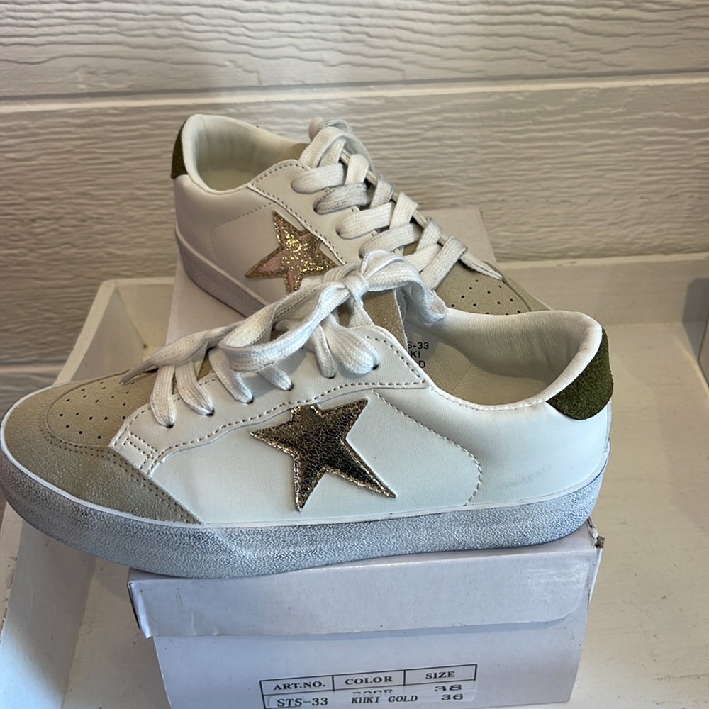 Gold sneakers - Picture 3 of 4